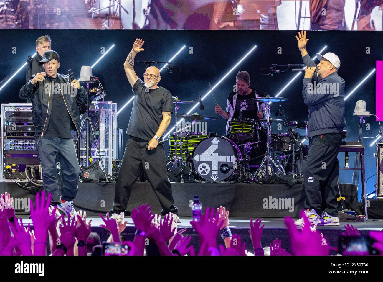 Die Fantastischen vier bei den Telekom Street Gigs in Köln - 19.09.2024. Andreas RIEKE und. Ypsilon, Michael BECK Michi Beck, Thomas DÜRR Thomas D. und Michael SCHMIDT Smudo von der Stutttgarter Hip Hop Band DIE FANTASTISCHEN VIER beim Live Auftritt auf der DIGITAL X Mainstage - die Konzertreihe TELEKOM STREET GIGS auf dem Gelände der Digital X - Weltausstellung der Digitalisierung im Mediapark in Köln Köln Köln Mediapark Nordrhein-Westfalen Deutschland *** die Fantastischen vier auf der Telekom Street Gigs in Köln 19 09 2024 Thomas DÜRR Thoma Stockfoto