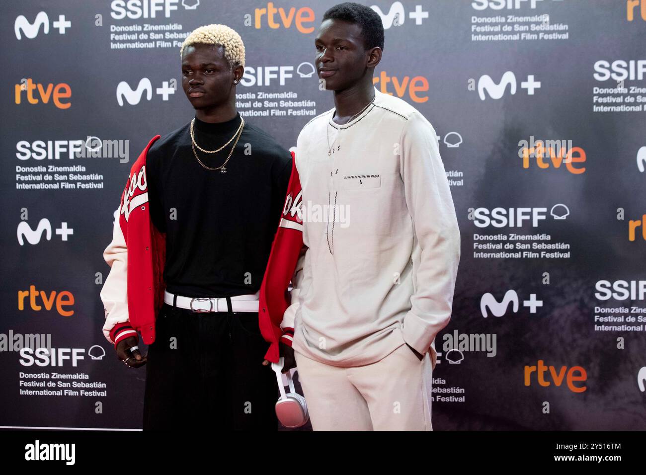 Moustapha Fall und Seydou Sarr nahmen am 30. September 2023 an der Abschlusszeremonie während des 71. Internationalen Filmfestivals von San Sebastian im Kursaal Palace in Donostia/San Sebastian Teil. Stockfoto