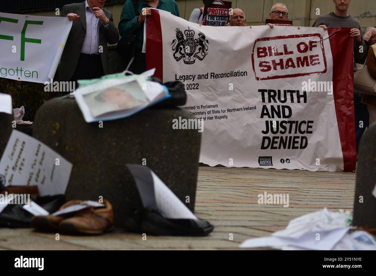 Belfast, Vereinigtes Königreich 20/09/2024 Legacy-Aktivisten nehmen an Protesten vor dem Belfast Royal Court of Justice in Belfast Nordirland Teil Credit:HeadlineX/Alamy Live News Stockfoto