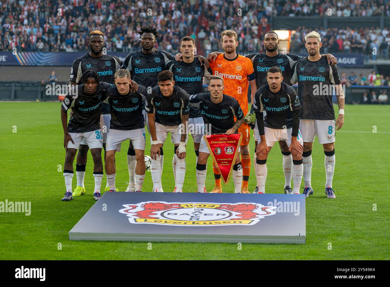 19.09.2024, Fussball: UEFA Champions League, Saison 2024/2025, Spieltag 1, Feyenoord Rotterdam - Bayer 04 Leverkusen im Stadio de Kuip in Rotterdam. Die Startelf von Bayer 04 Leverkusen stellt sich für das Mannschaftsfoto. Foto: Kirchner-Media/TH Stockfoto