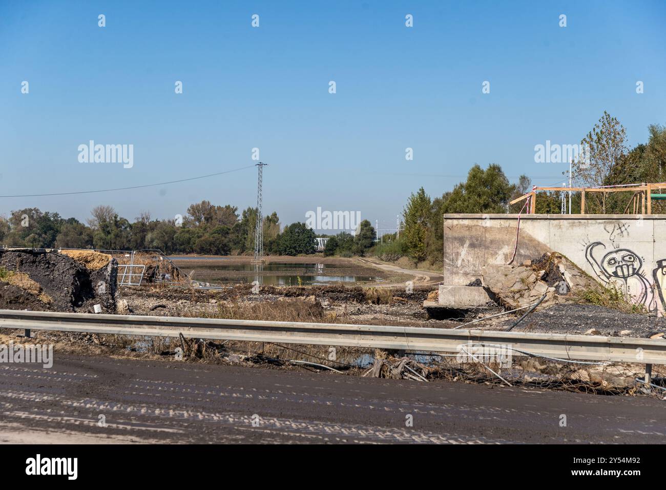 Bohumin, Tschechische Republik. September 2024. Überschwemmungsschäden auf der stillgelegten Autobahn D1 in Bohumin, Tschechische Republik, am 20. September 2024. Quelle: Vladimir Prycek/CTK Photo/Alamy Live News Stockfoto