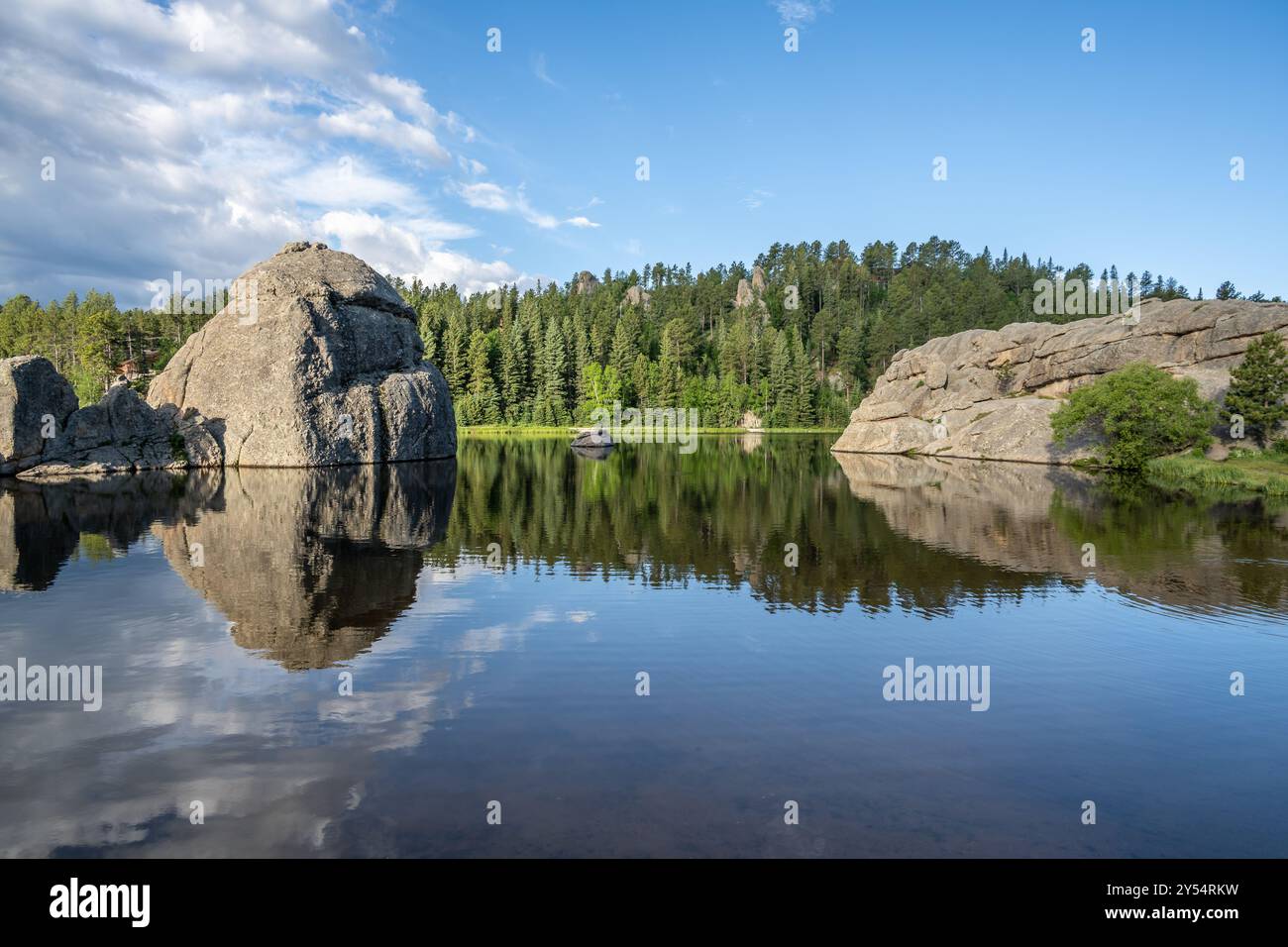 Sylvan Lake Reflection im Custer State Park in der Nähe von Custer, South Dakota. Stockfoto