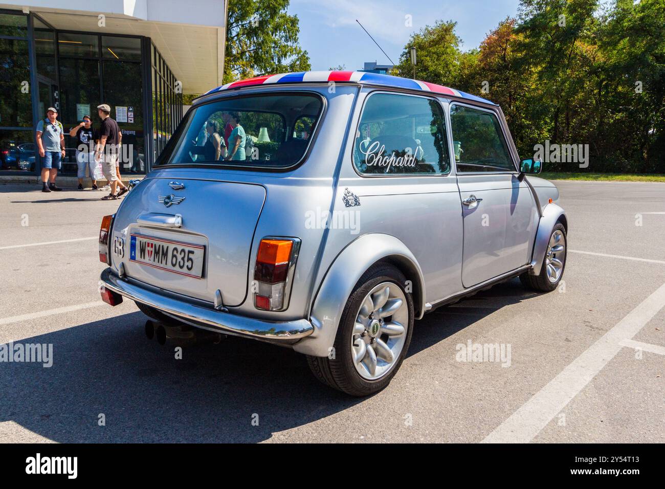 Mini Cooper bei den Vienna Classic Days 2024, Oldtimer-Autoparade, Donaupark, Wien, Österreich Stockfoto