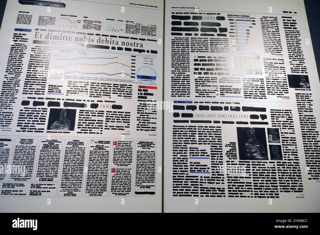 - L'Opera - cancellazione del debito pubblico - dell'artista Emilio Isgro , donata all'Università Bocconi di Milano - das Werk - der Schuldenerlass - des Künstlers Emilio Isgrò , das der Universität Bocconi in Mailand übergeben wurde Stockfoto