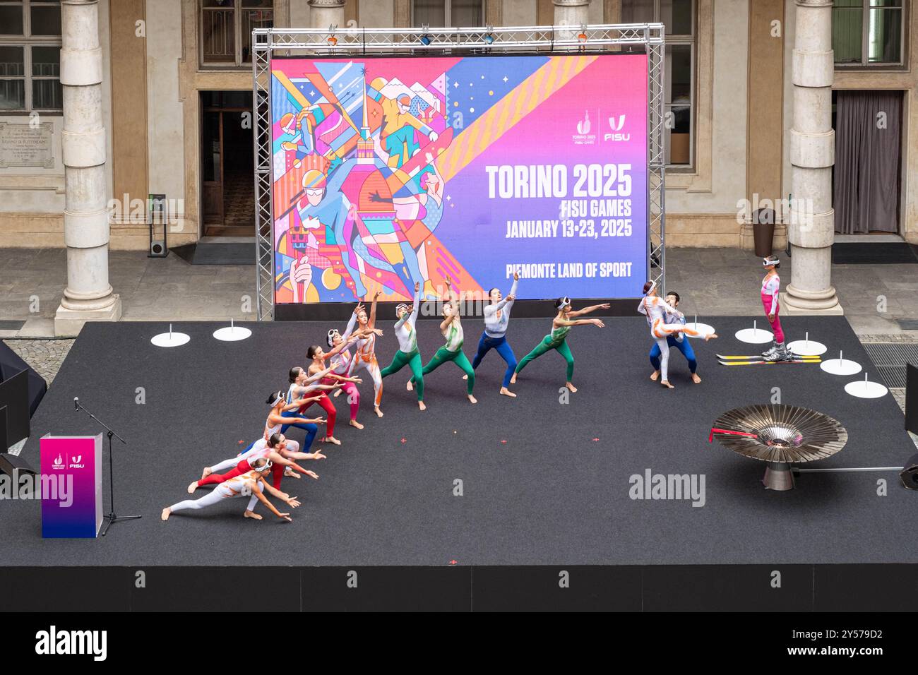 Alcuni Momenti della Cerimonia di accensione della Fiaccola dei Giochi Mondiali Universitari Torino 2025 presso Rettorato dell'Universit&#xe0; A Turin, Italia - Cronaca - Venerd&#xec; 20 Settembre 2024 - (Foto Giacomo Longo/LaPresse) einige Momente der Fackelbeleuchtung der Turino 2025 World University University Games in der Universität in der University Rectorate, 2024 Giacomo Live Presse: Freitag/Laongo, Laongo Presse - Laongo) Stockfoto