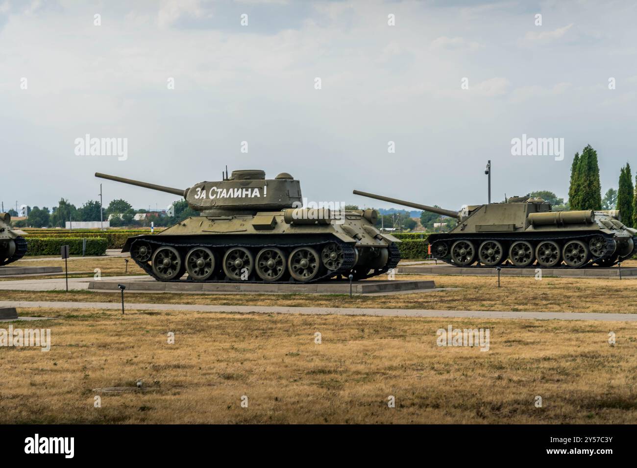 Die russischen Panzer in Belgorod und Kursk Oblast mit den Worten "für Stalin", nahe der ukrainischen Grenze am Ort der Kursker Schlacht im Zweiten Weltkrieg Stockfoto