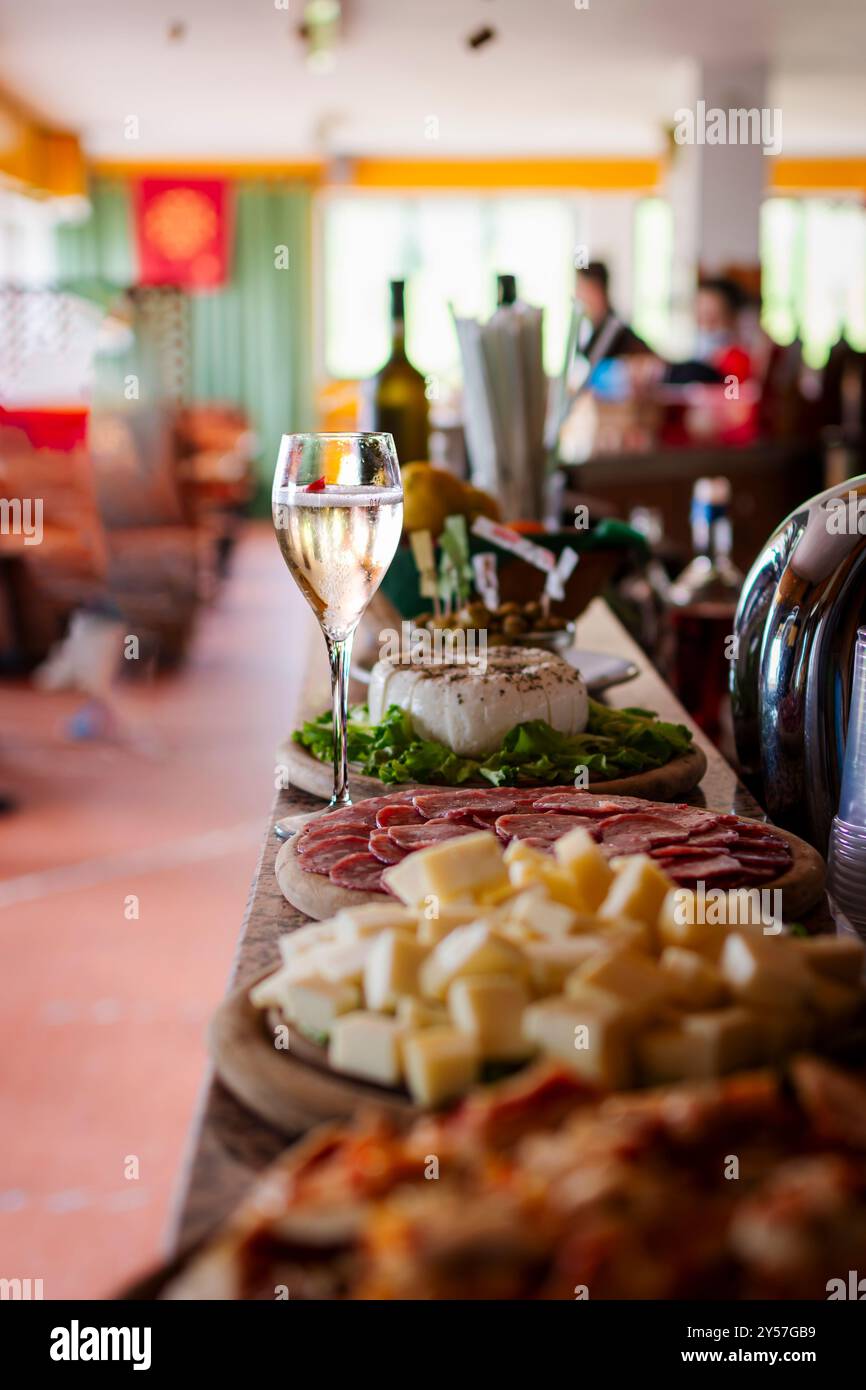 Der Ritus des Aperitifs in italien. Der Prosecco. Stockfoto