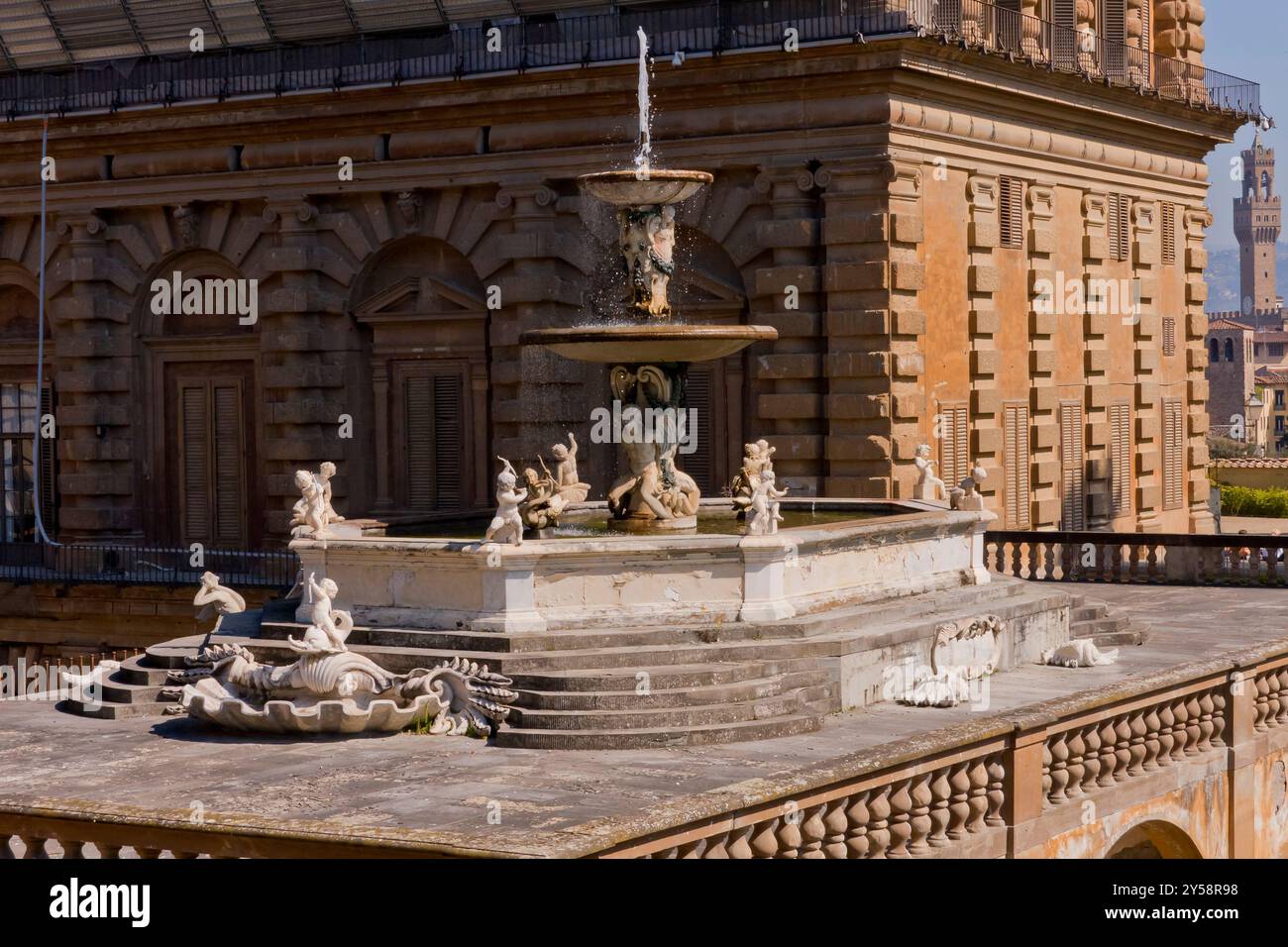 Blick auf das Boboli Amphitheater und den Uffizien Palast. Boboli Gardens. Florenz, Toskana. Italien Stockfoto