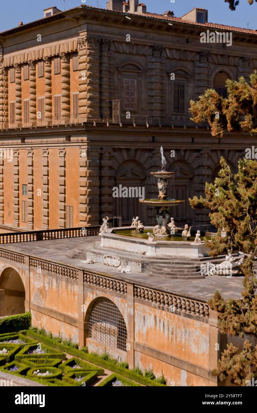 Blick auf das Boboli Amphitheater und den Uffizien Palast. Boboli Gardens. Florenz, Toskana. Italien Stockfoto