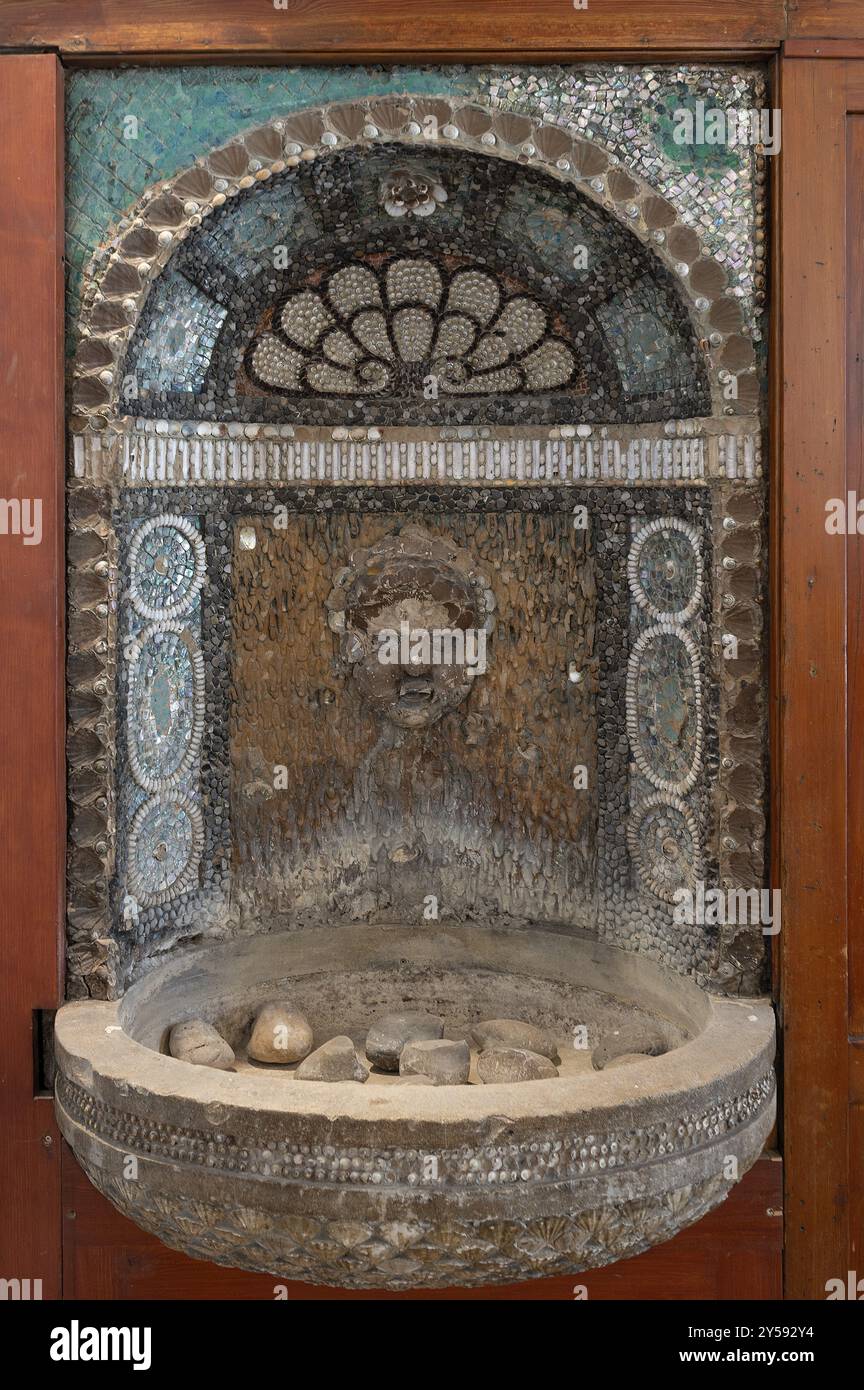 Jugendstilbrunnen im Vorraum des Kufenstlerhauses, Kulturinstitution der Stadt Nürnberg, Nürnberg, Mittelfranken, Bayern, Germa Stockfoto