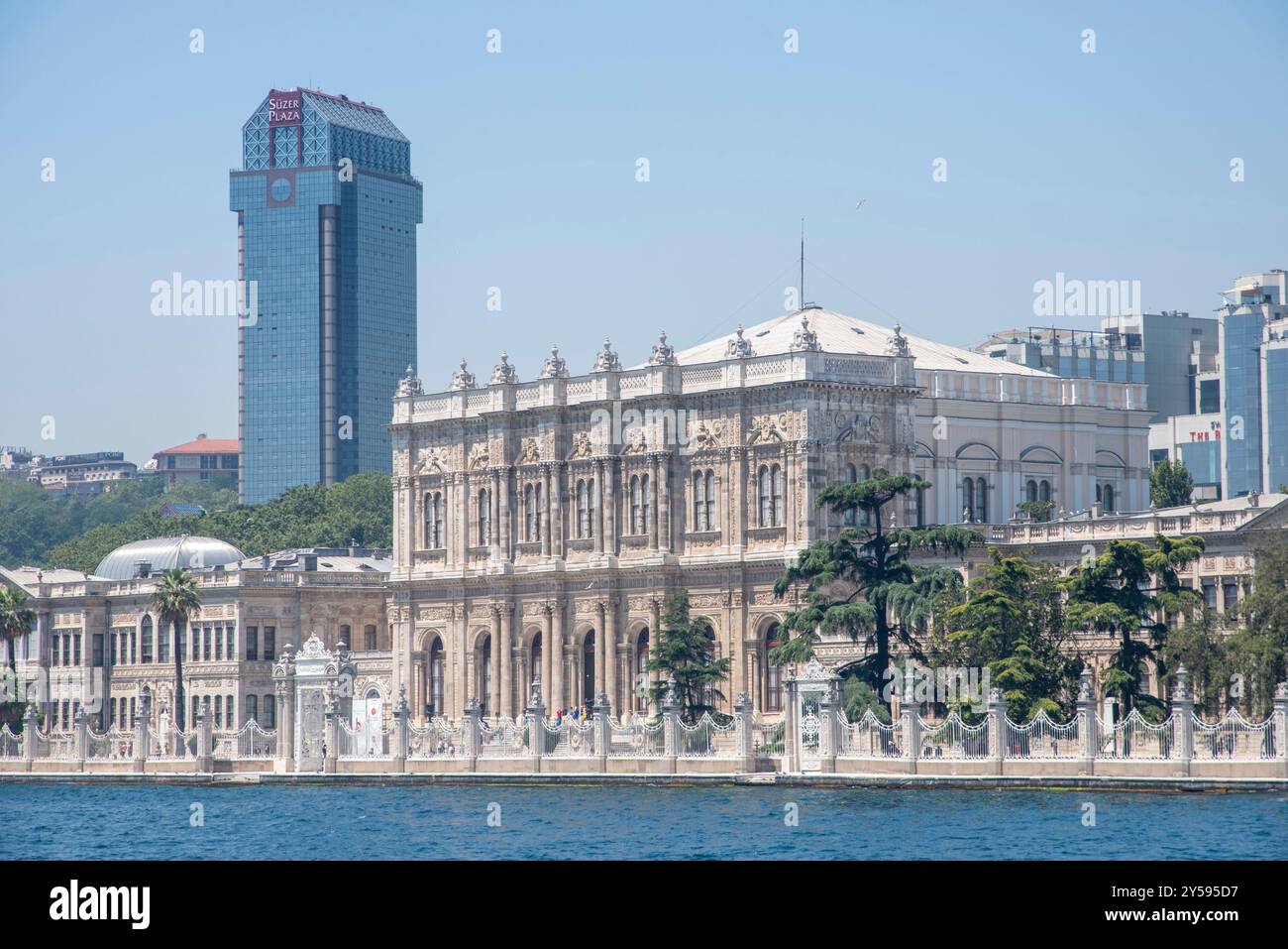 Dolmabahce-Palast am Bosporus in Istanbul Türkei Stockfoto