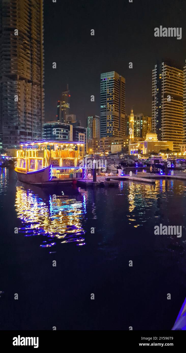 Nacht in Dubai, VAE Stockfoto