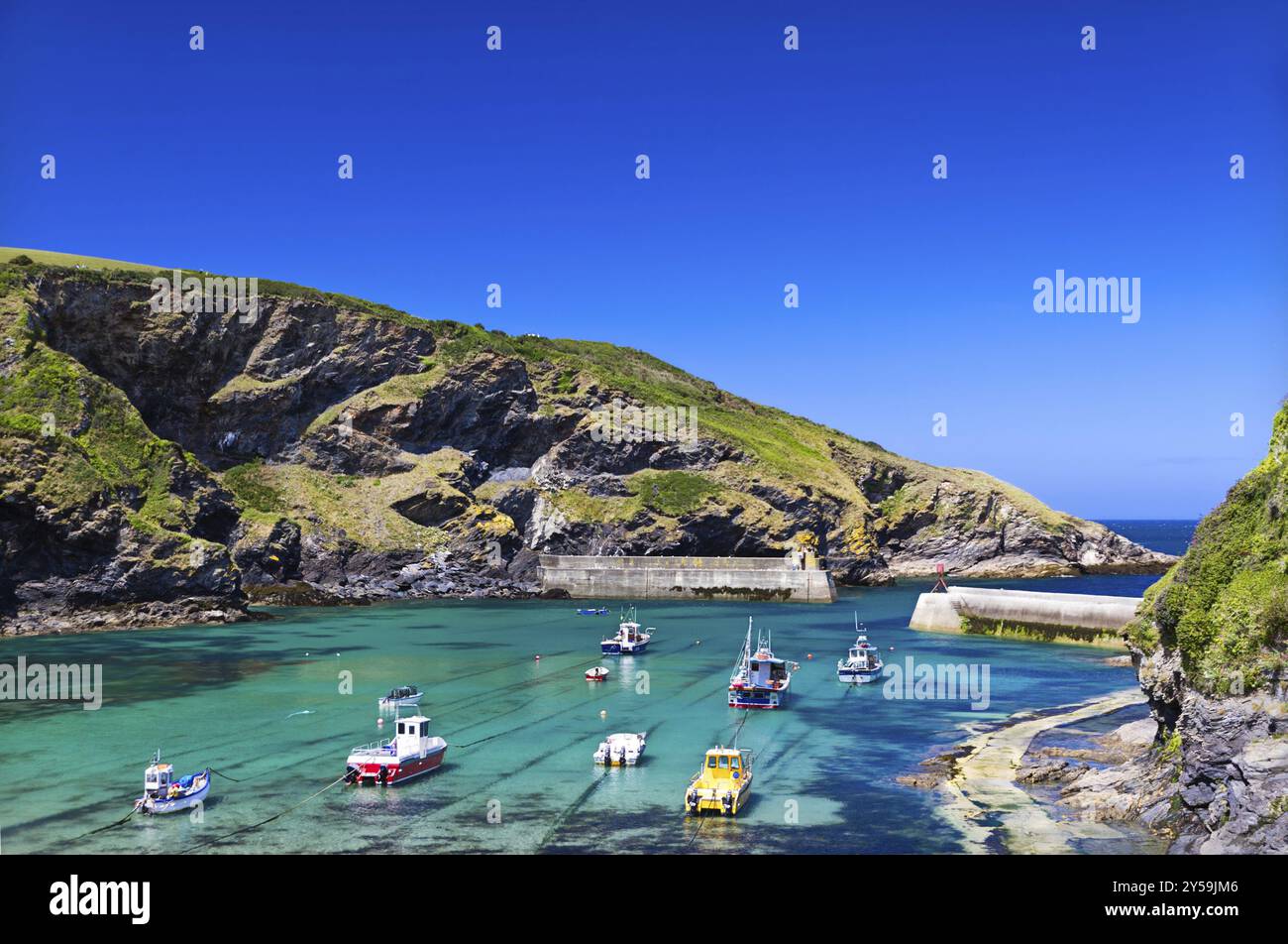 Hafen im Fischerdorf Port Isaac, Cornwall, England, Großbritannien, Europa Stockfoto