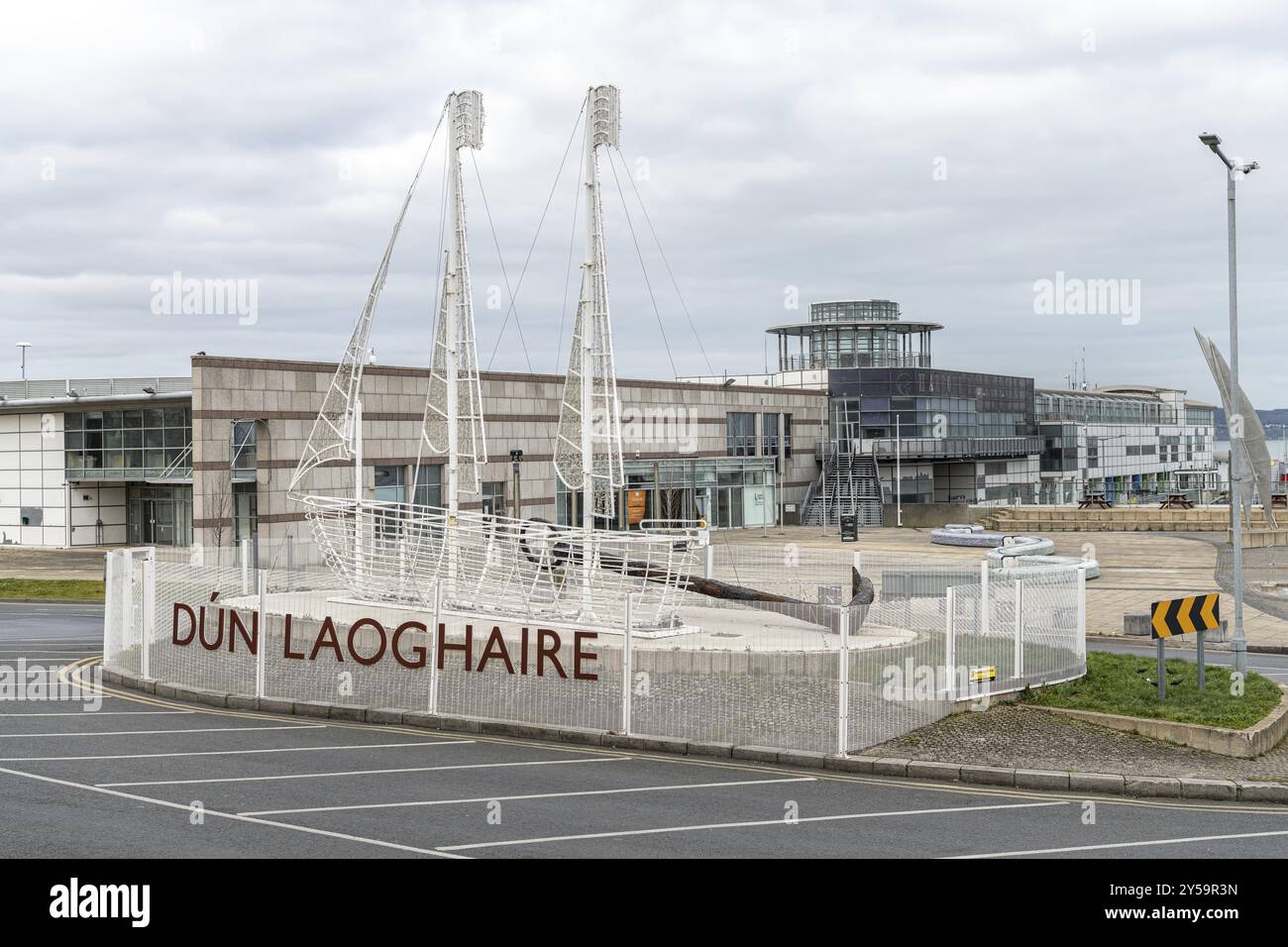 Hafeneingang Sail Boat Sculpture, Dun Laoghaire, Irland, Europa Stockfoto