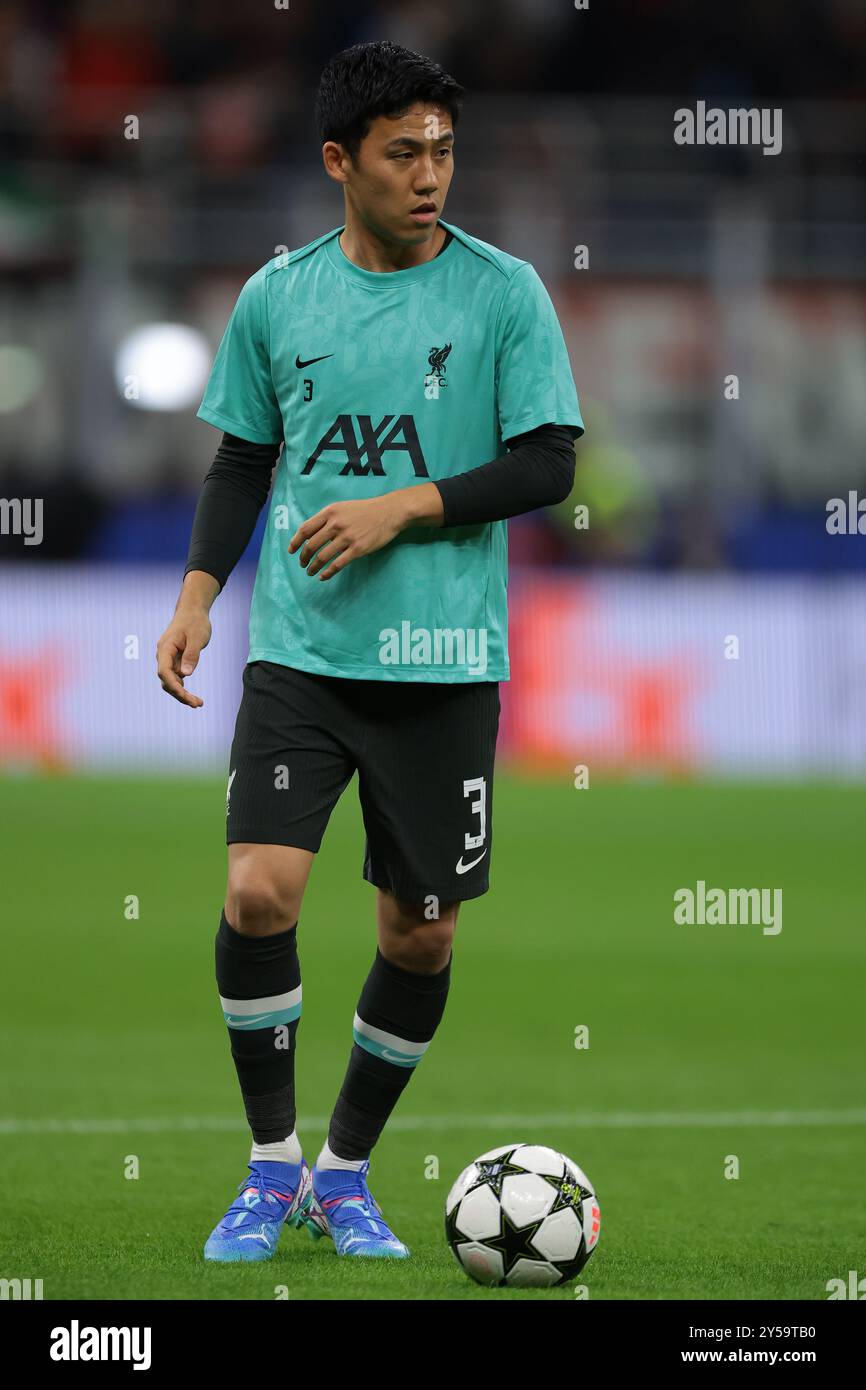 Mailand, Italien. September 2024. Wataru Endo vom FC Liverpool während des Aufwärmens vor dem Spiel der UEFA Champions League in Giuseppe Meazza, Mailand. Der Bildnachweis sollte lauten: Jonathan Moscrop/Sportimage Credit: Sportimage Ltd/Alamy Live News Stockfoto