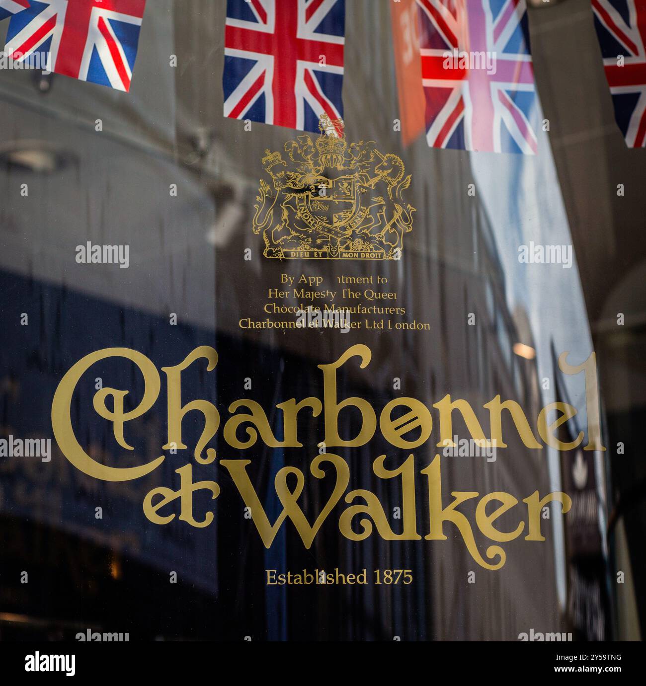 Königlicher Haftbefehl Charbonnel et Walker's Old Bond Street Store, London UK Stockfoto