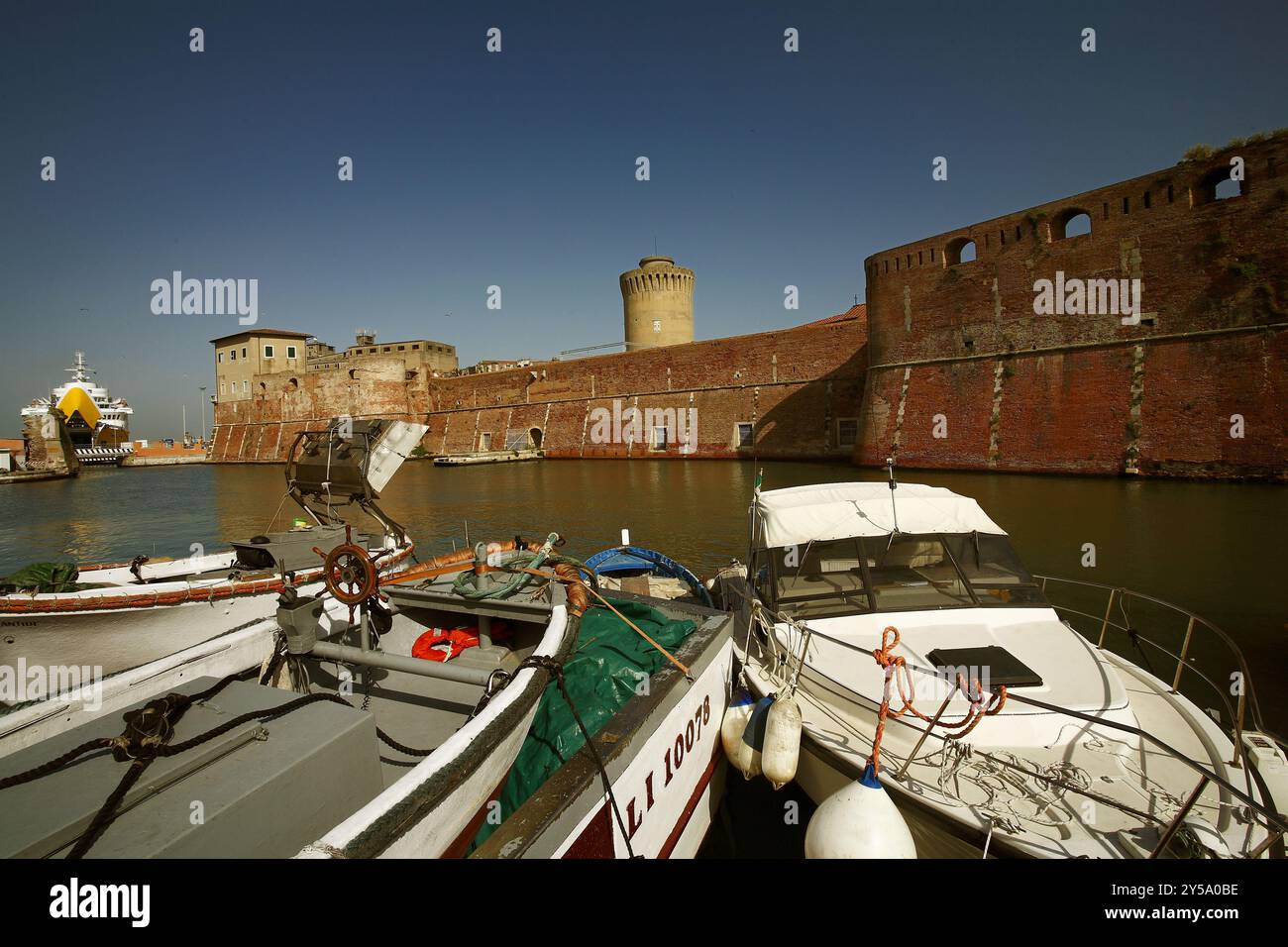 Livorno, eine wichtige Hafenstadt in der Toskana, berühmt für ihre Denkmäler und das Viertel Venezia Nuova mit seinen Kanälen. Toskana, Italien Stockfoto