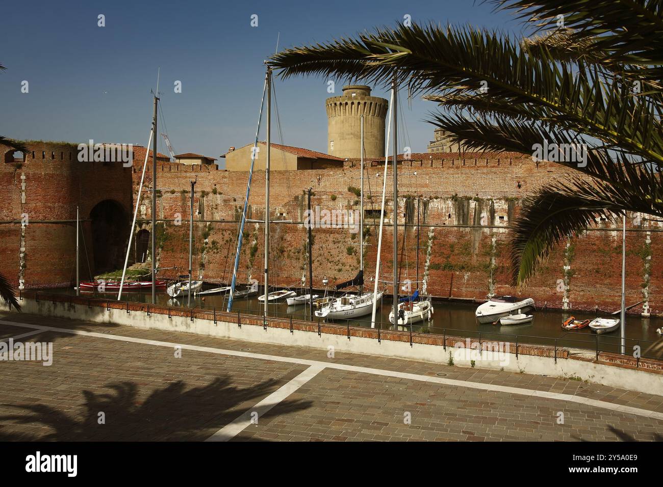 Livorno, eine wichtige Hafenstadt in der Toskana, berühmt für ihre Denkmäler und das Viertel Venezia Nuova mit seinen Kanälen. Toskana, Italien Stockfoto