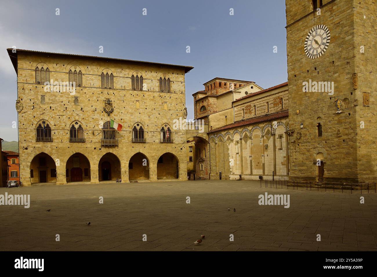 Pistoia: Kuppelplatz von Pistoia, einst Piazza Grande genannt, wo man sich das historische Gebäude wie den San Martino Dome und das Baptisterium vorstellen kann Stockfoto