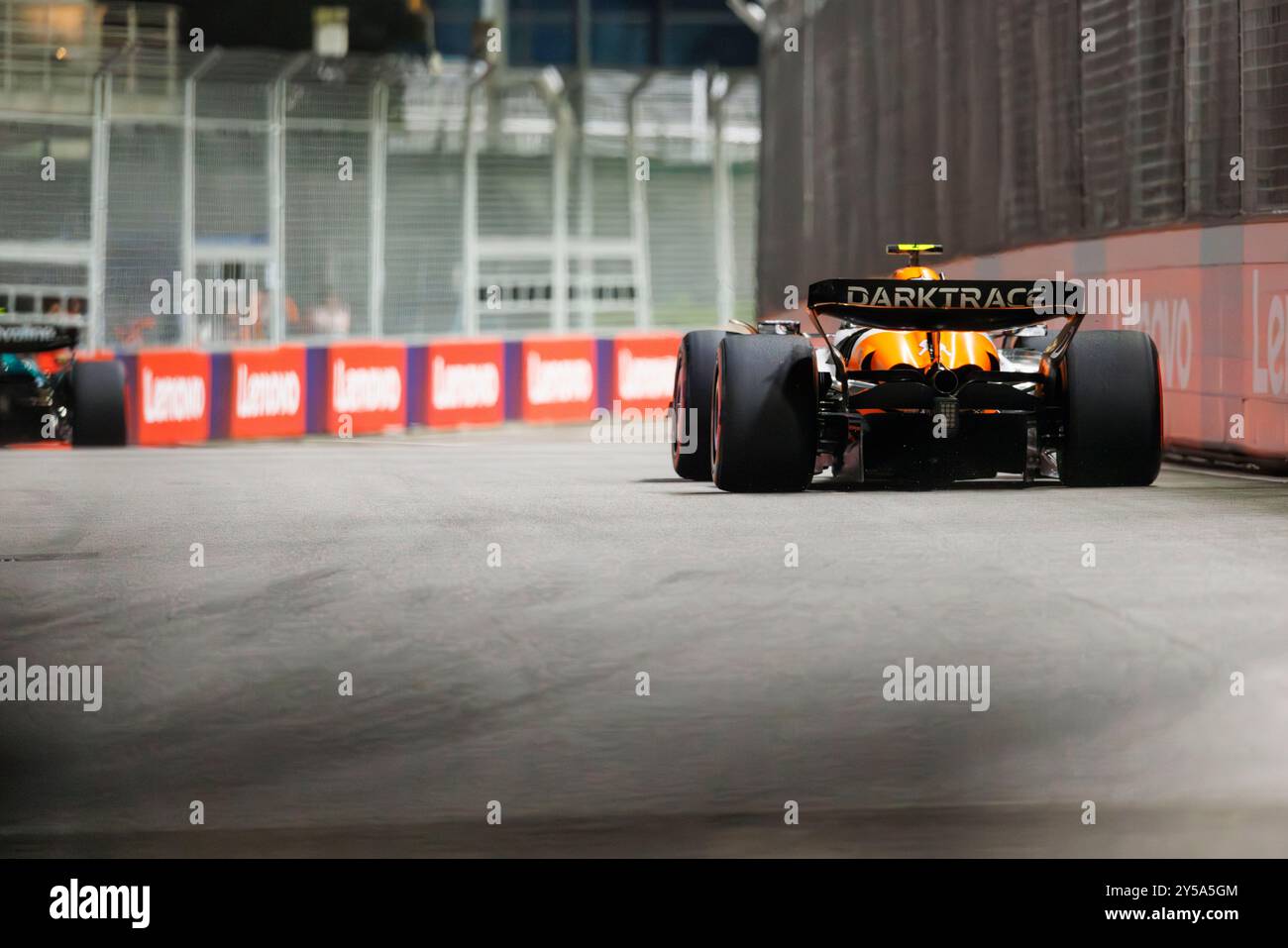 Singapur, Singapur. September 2024. Lando Norris aus Großbritannien fährt den (4) McLaren MCL37 während des Trainings vor dem F1 Grand Prix von Singapur auf dem Marina Bay Street Circuit. Quelle: SOPA Images Limited/Alamy Live News Stockfoto