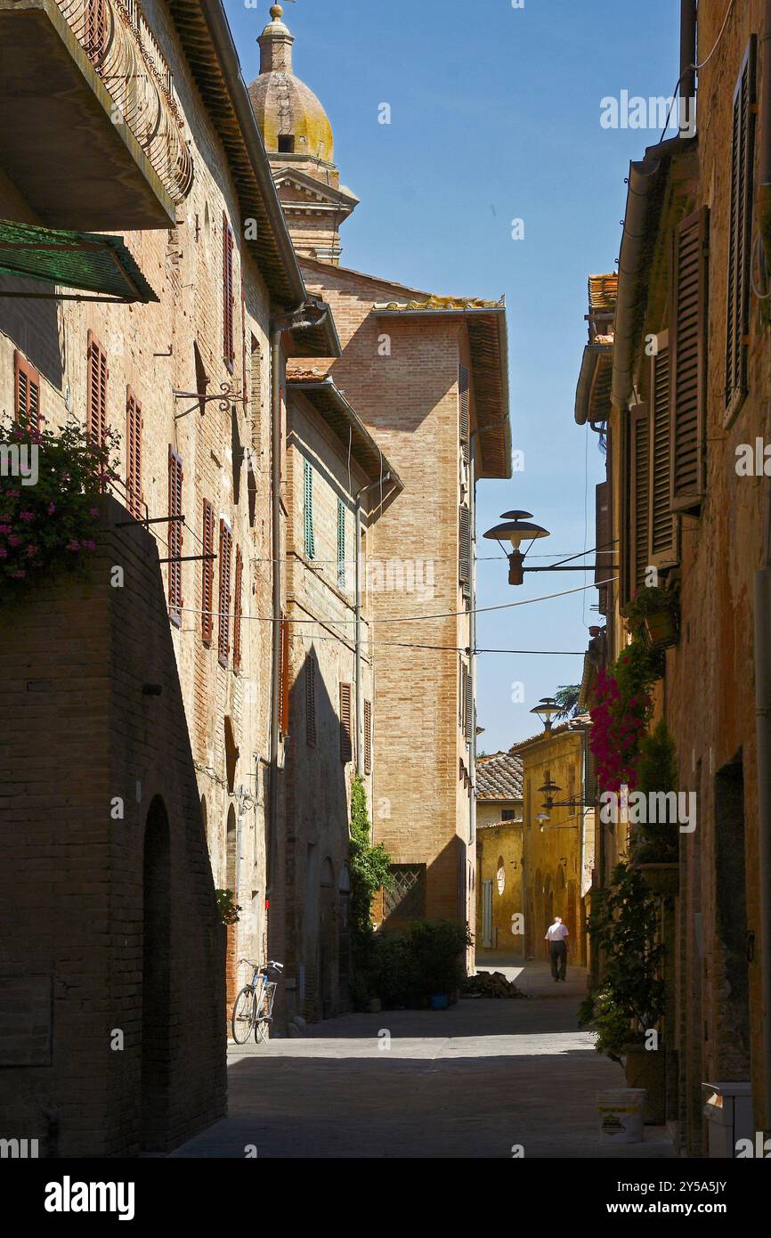 Buonconvento, Siena: Mittelalterliche Gassen und Verteidigungsmauern © Marco Anghinoni / GraziaNeri Stockfoto