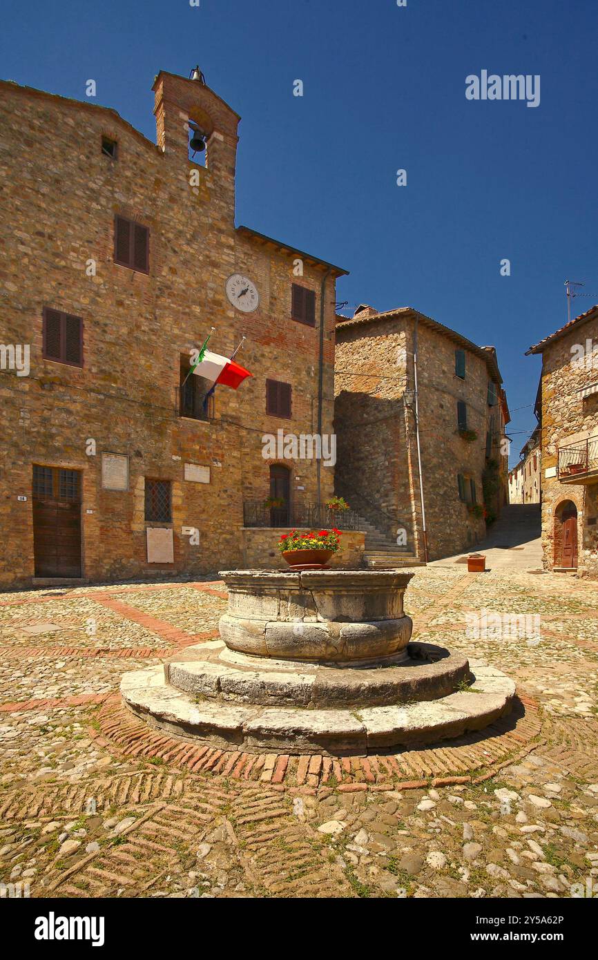 Das Dorf Castiglione d'Orcia ist ein Beispiel für mittelalterliche Architektur perfekt erhalten Stockfoto