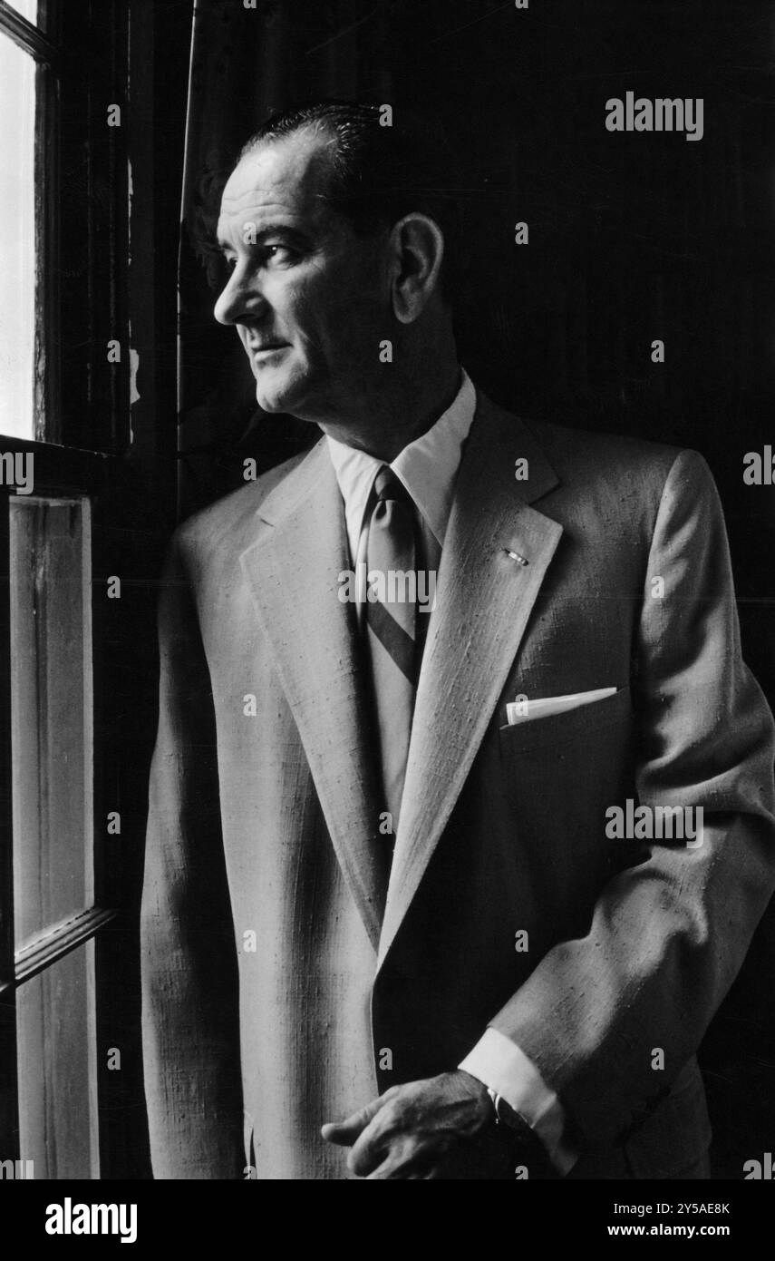 Lyndon B. Johnson (1908–1973) war ein US-Senator aus Texas und wurde in den 1950er Jahren zum Mehrheitsführer des Senats ernannt Bekannt für sein politisches Geschick, war er später Vizepräsident und dann Präsident (1963–1969), wo er während seiner Präsidentschaft wichtige Bürgerrechtsgesetze und Programme der Großen Gesellschaft erließ. Stockfoto