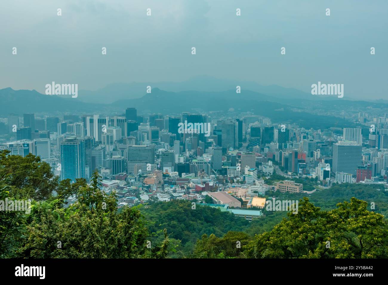 Panoramablick auf Seoul, Korea vom Namsan Mountain Park aus Stockfoto