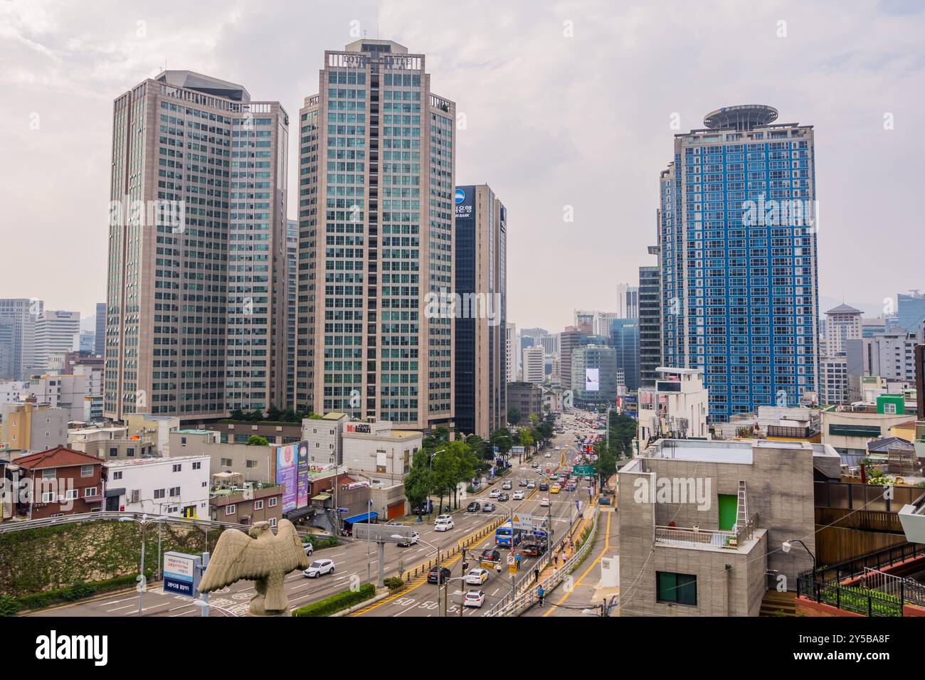 Seoul, Korea - 26. August 2024 - Moderne Gebäude von der Namsan-Seilbahn aus gesehen Stockfoto