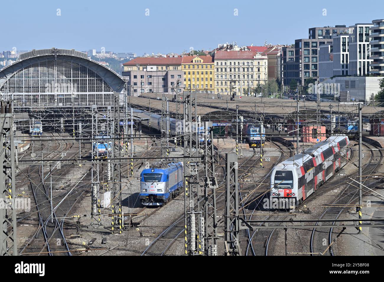 Prag Hauptbahnhof (Praha hlavni nadrazi), der geschäftigste Eisenbahnknotenpunkt in Tschechien, am 20. September 2024 in Prag, Hauptstadt der Tschechischen Republik Stockfoto