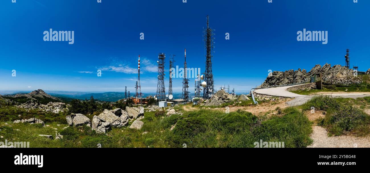 Panoramablick auf die Fernmeldestation auf dem Gipfel des Monte Limbara. Tempio Pausania Sardinien Italien FB_2024_2440 Stockfoto