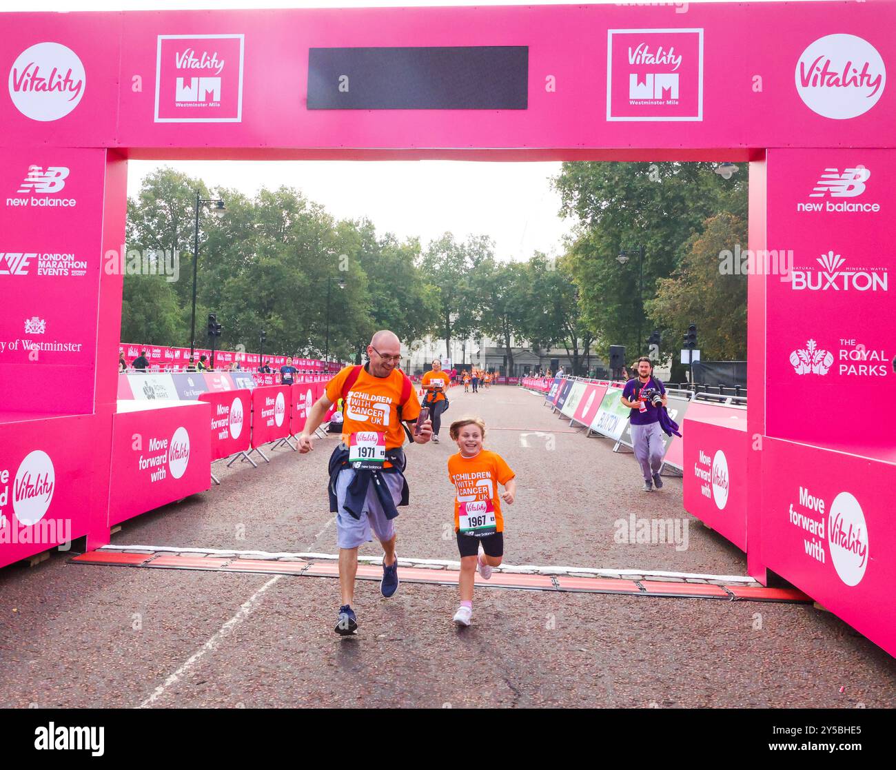 buckingham Palace, London 21 Sep 2024 The Vitality Westminster Mile, Running for Children with Cancer uk. Paul Quezada-Neiman/Alamy Live News Credit: Paul Quezada-Neiman/Alamy Live News Stockfoto