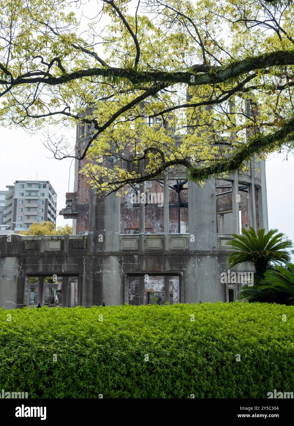 Hiroshima Peace Memorial, Atombombe oder Genbaku Dome, Japan. Bauruinen, zerstört durch Atomwaffen am Ende des Zweiten Weltkriegs Stockfoto