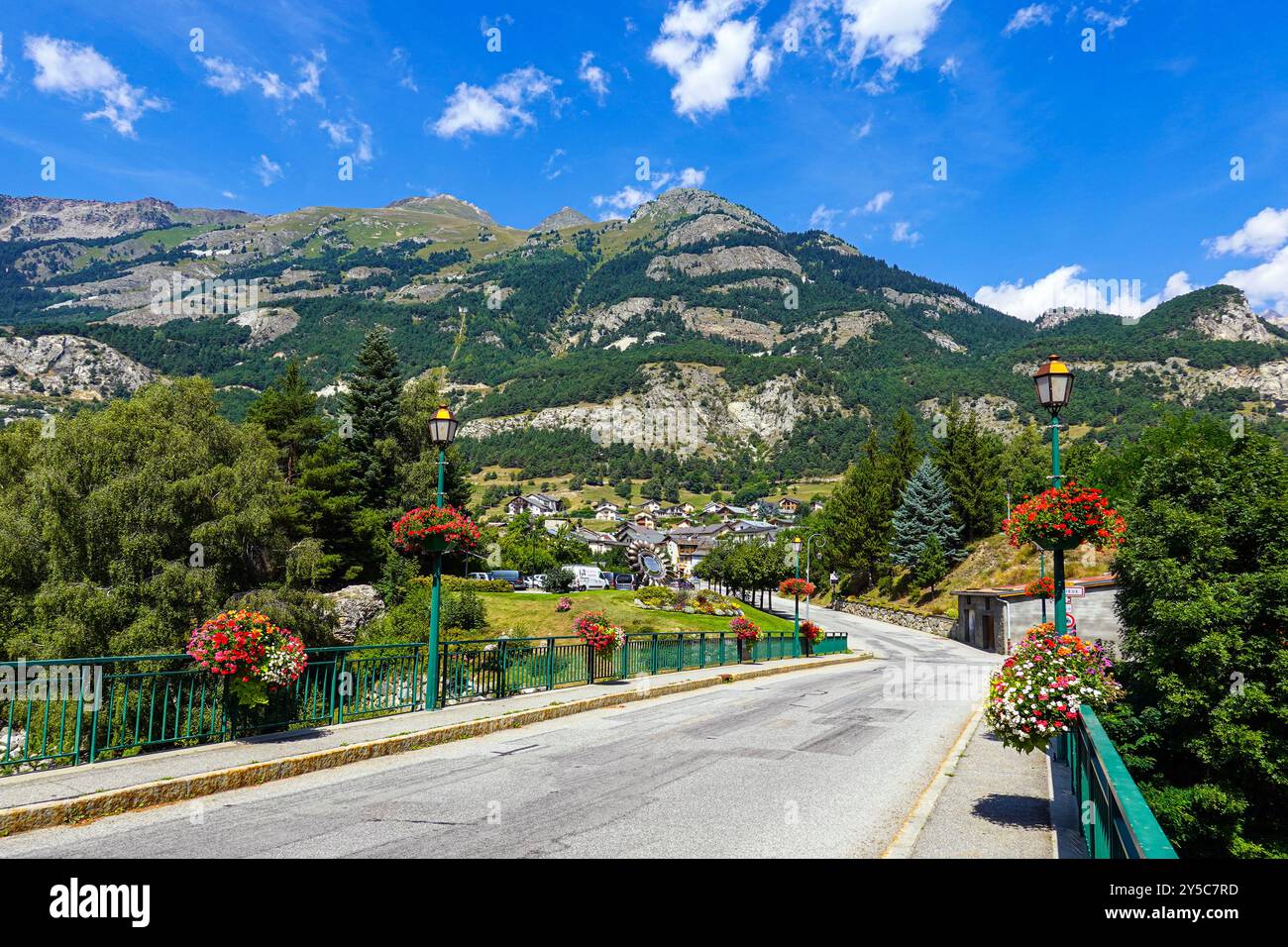 Die kleine Stadt Avrieux, Skigebiet im Maurienne-Tal, Vanoise-Nationalpark, im Sommer Stockfoto