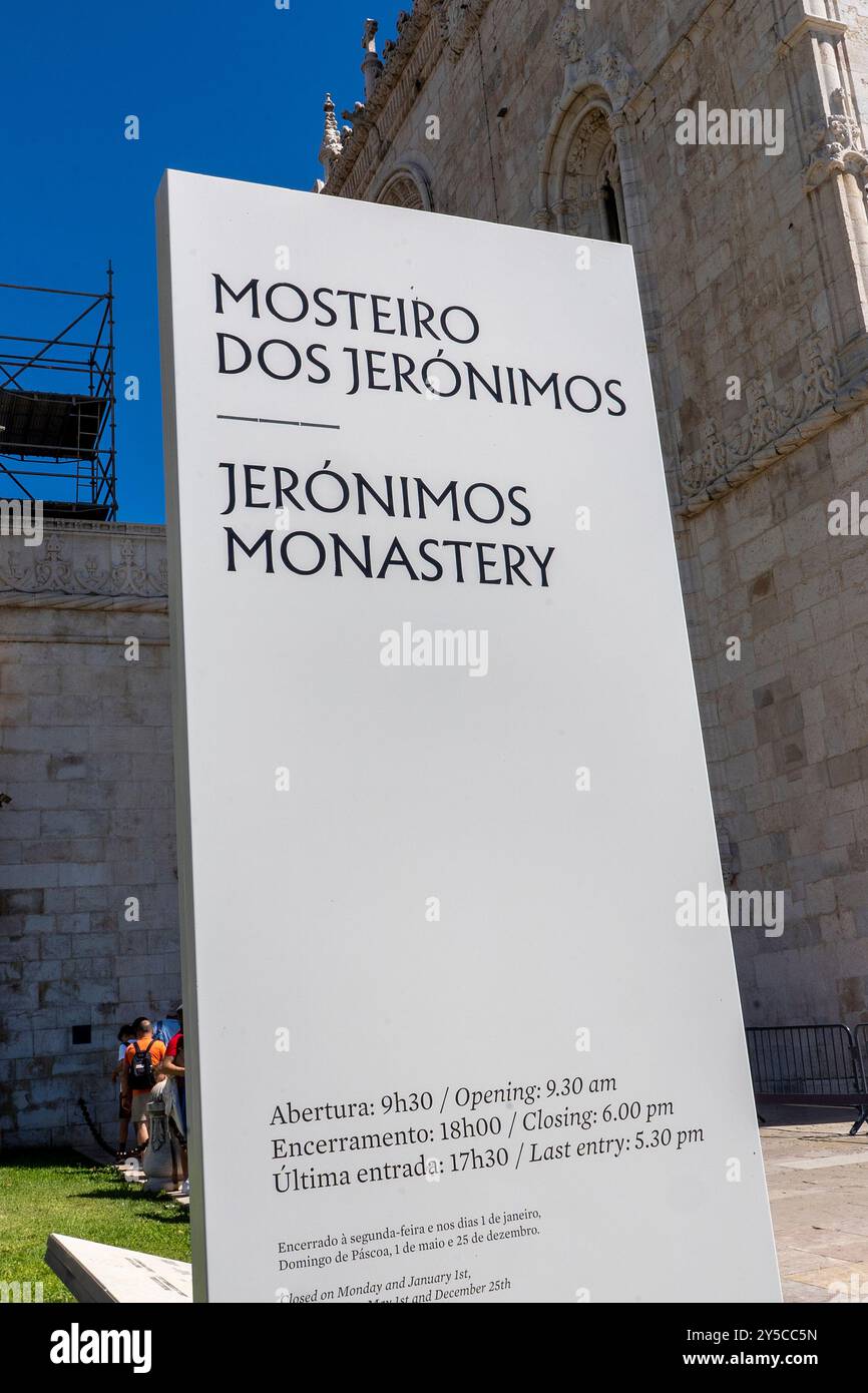 Schild, Außenansicht, Kloster Jerónimos, Belem, Portugal. Stockfoto