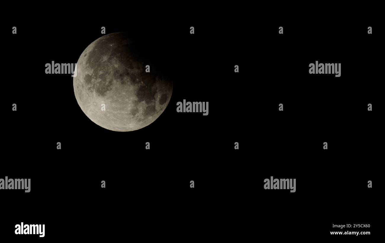 Partielle Sonnenfinsternis des Supermondes am 18. September 2024 Stockfoto