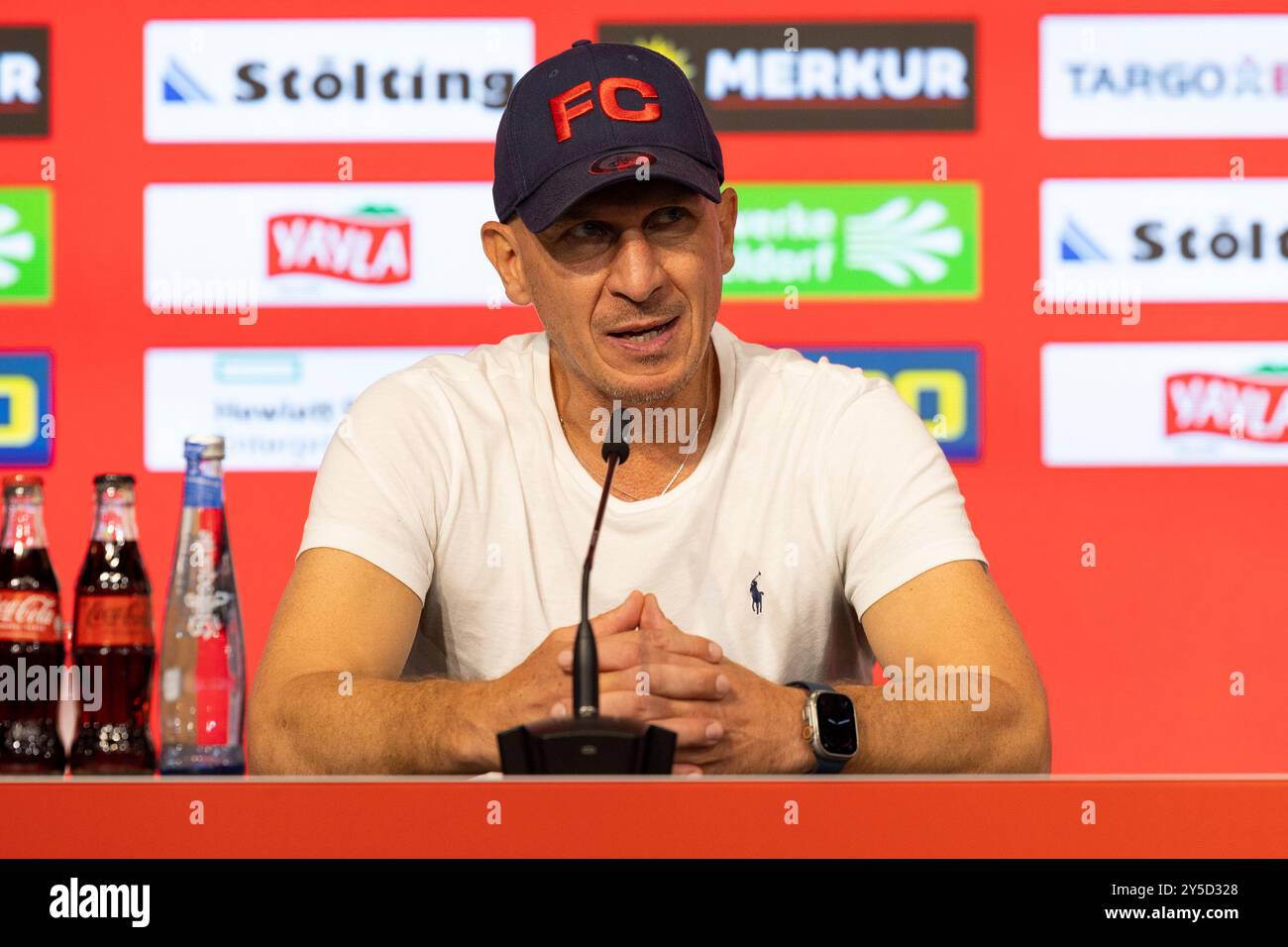 Düsseldorf, Deutschland. September 2024. Cheftrainer Gerhard STRUBER (K) auf der Pressekonferenz, TESSE; Fußball 2. Bundesliga-Saison 2024/2025, 6. Spieltag, 6. Spieltag, Fortuna Düsseldorf (D) - FC Köln (K) 2-2, Düsseldorf gegen Köln, F95 gegen KOE, am 21.09.2024, M erkur S pielarena Credit: dpa/Alamy Live News Stockfoto