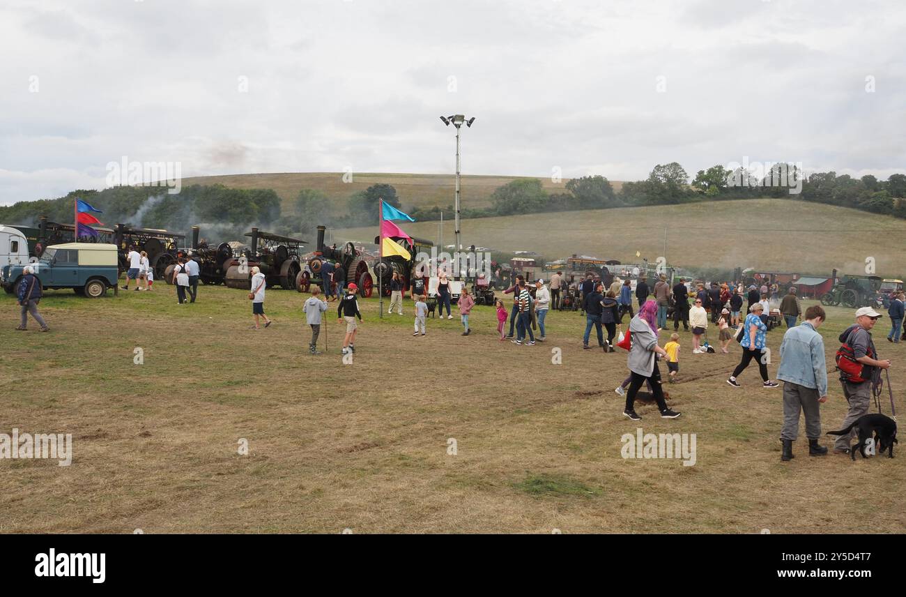 Allgemeine Ansicht der Traktionsmotoren und der Öffentlichkeit in Berwick St John Country Fayre 2024 Stockfoto