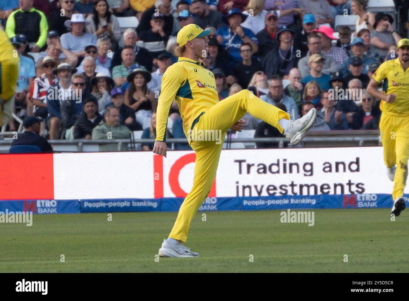 Australien Jake Fraser-McGurk holt England Smith - England vs Australien - Metro Bank One Day International Series - Headingley - 21/09/24 Stockfoto