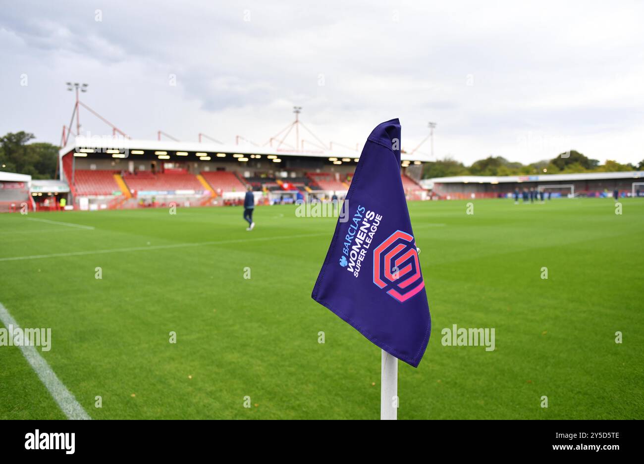 Crawley UK 21. September 2024 - das Barclays Women's Super League Fußballspiel zwischen Brighton & Hove Albion und Everton im Broadfield Stadium in Crawley : Credit Simon Dack /TPI/ Alamy Live News - nur redaktionelle Verwendung. Kein Merchandising. Stockfoto