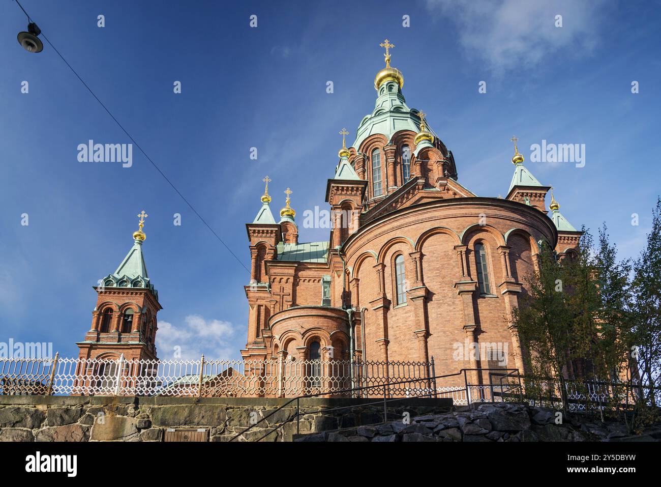Außendetail der orthodoxen Kathedrale Uspenski, berühmtes Wahrzeichen in helsinki Stadt finnland Stockfoto