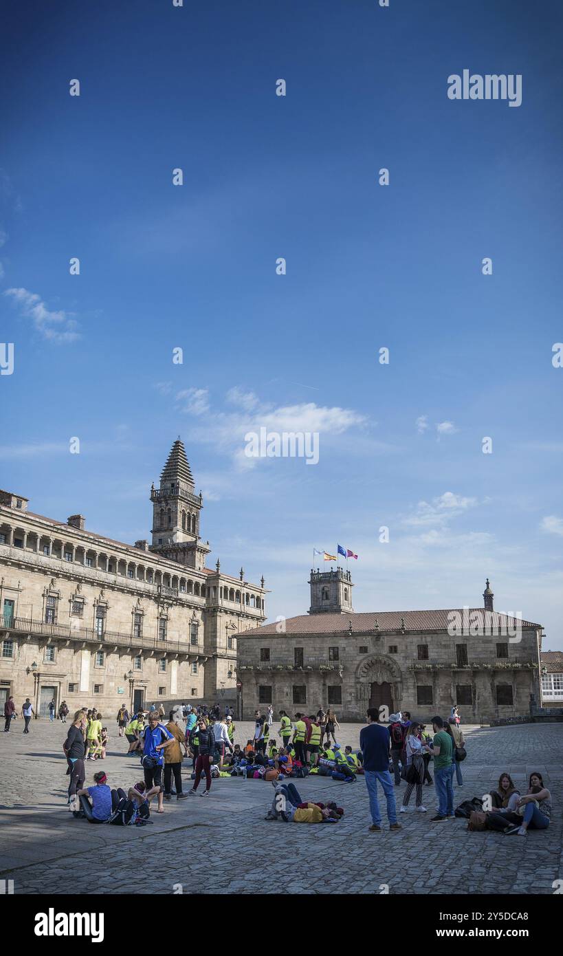Touristen am Wahrzeichen der Altstadt Obradoiro Platz in der Nähe der Kathedrale santiago de compostela spanien Stockfoto
