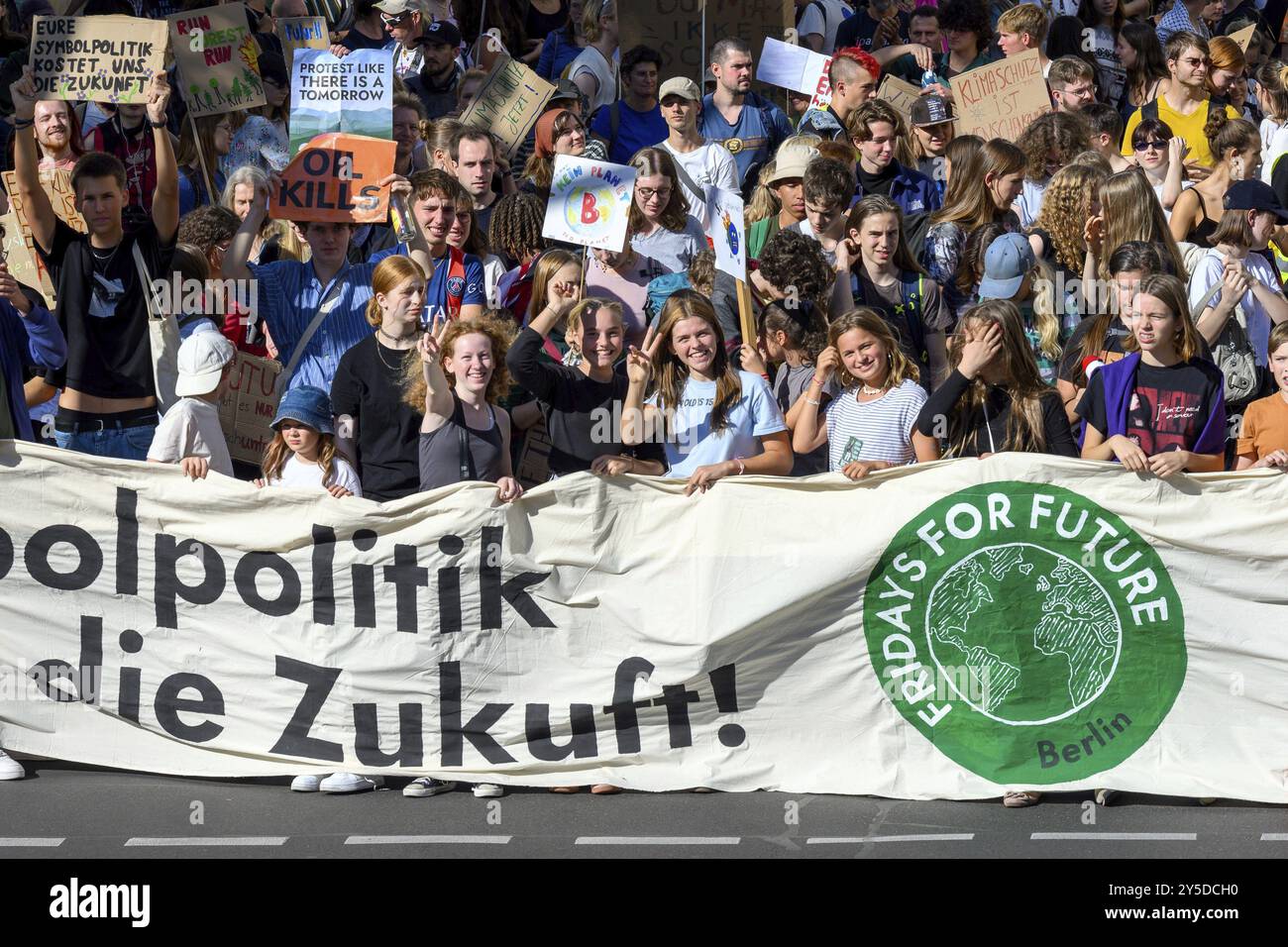 Schüler beim 14. Global Climate Strike by Fridays for Future, Kanzleramt Berlin, 20/09/2024 Stockfoto