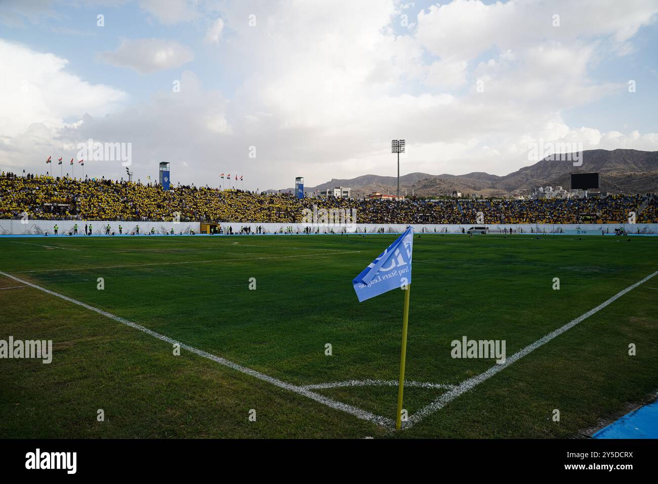 Duhok, Irak. September 2024. Eine allgemeine Ansicht des Duhok International Stadions vor dem Eröffnungsspiel der Iraq Stars League zwischen Duhok und Al-Zawraa. (Foto: Ismael Adnan/SOPA Images/SIPA USA) Credit: SIPA USA/Alamy Live News Stockfoto