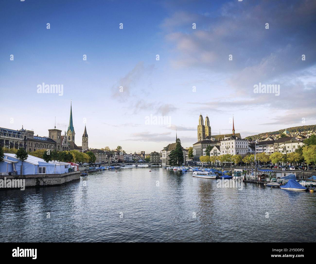 Limmat im Zentrum von zürich Altstadt historisches Wahrzeichen Altstadt Stockfoto