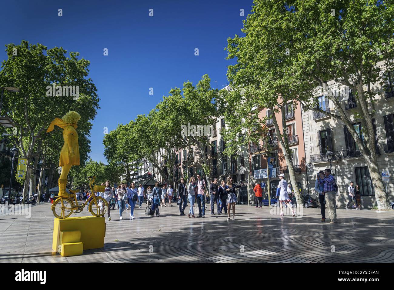 Performancekünstler in der berühmten Fußgängerzone Las ramblas in der Innenstadt von barcelona, spanien Stockfoto