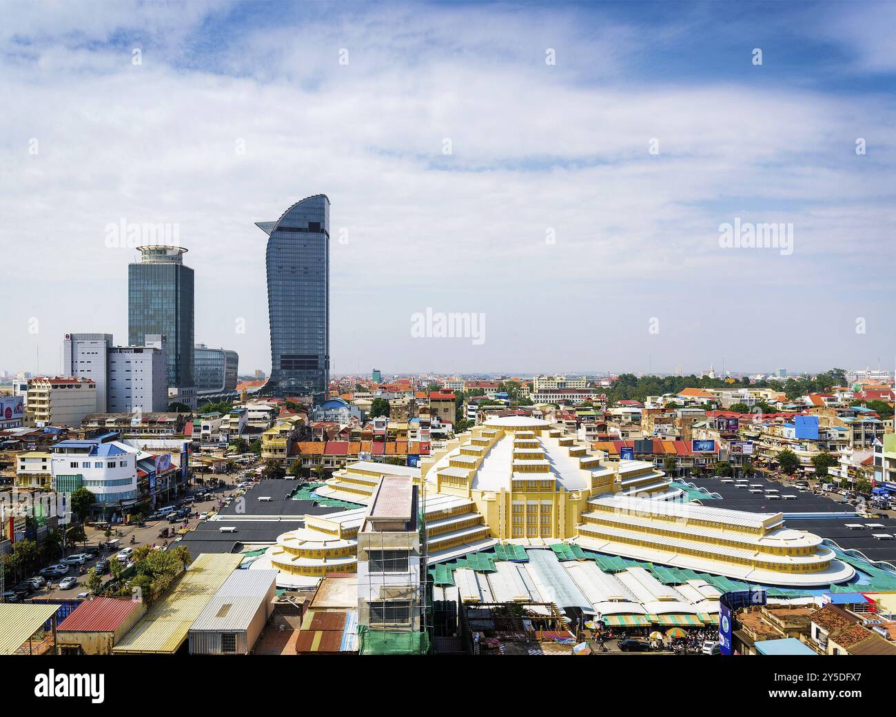 Blick auf den zentralen Markt und die Wolkenkratzer in phnom penh Stadt kambodscha Stockfoto