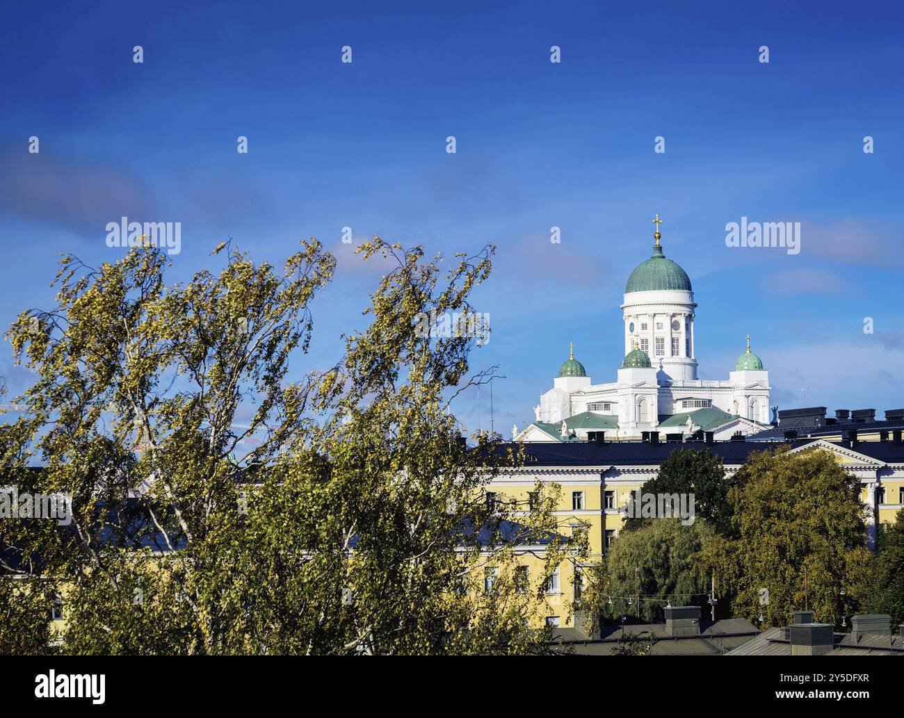 Wahrzeichen der Kathedrale und Blick auf das Zentrum von helsinki in finnland Stockfoto