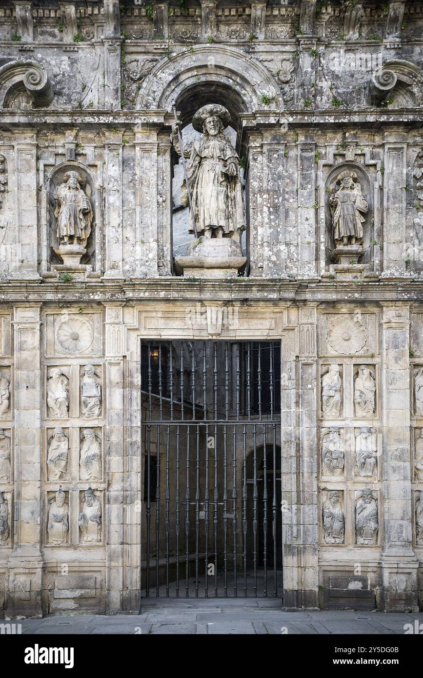 Details der Eingangsfassade in der Kathedrale von santiago de compostela in der Altstadt spaniens Stockfoto