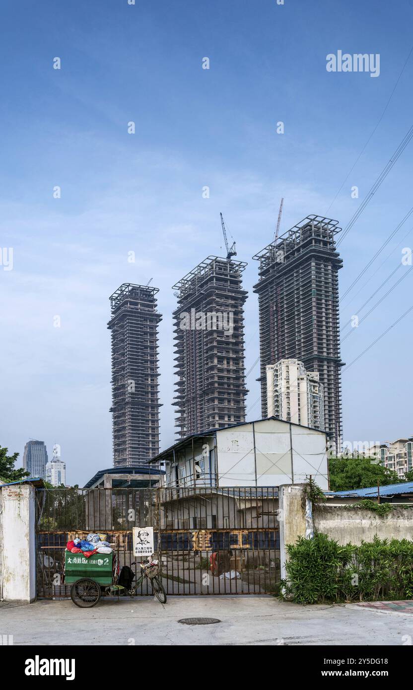 Alte Fabrikbaustelle in der Stadtstraße der Innenstadt von xiamen china Stockfoto